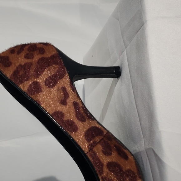 Comfort plus jaguar print pumps size 6.5  3" heel. Brown and tan. - Picture 2 of 7